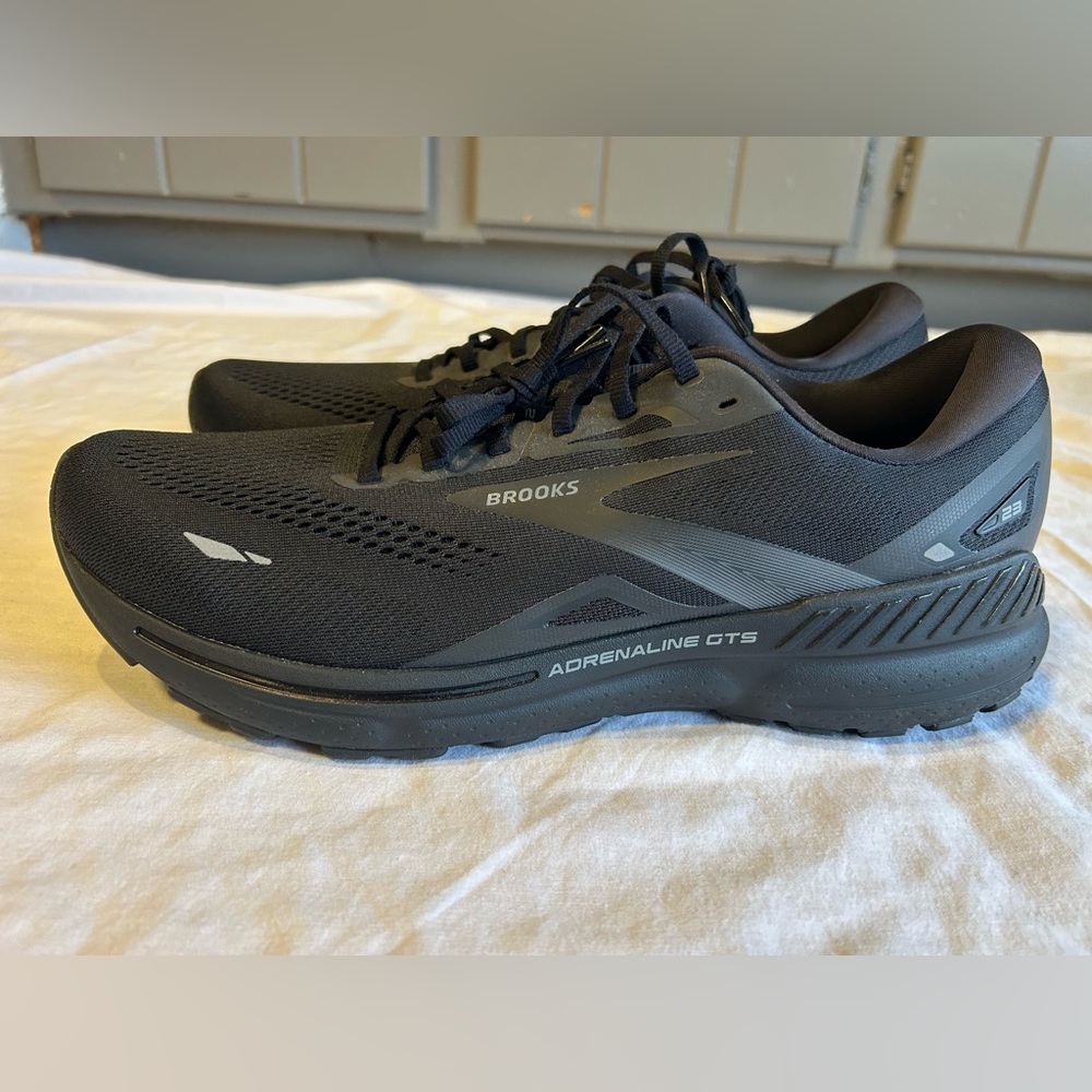 Men’s Brooks Adrenaline GTS Black running shoes Brand New SZ 14